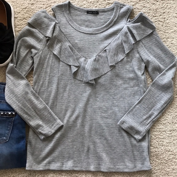 ♥️1 SM 1 MED♥️Long Sleeve Cold Shoulder Top - Picture 5 of 8